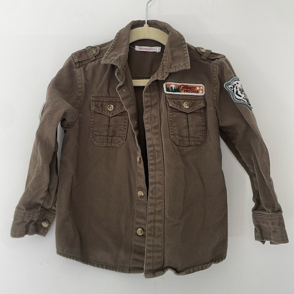 Monoprix KIDS patch detail button down shirt army green size 3 years